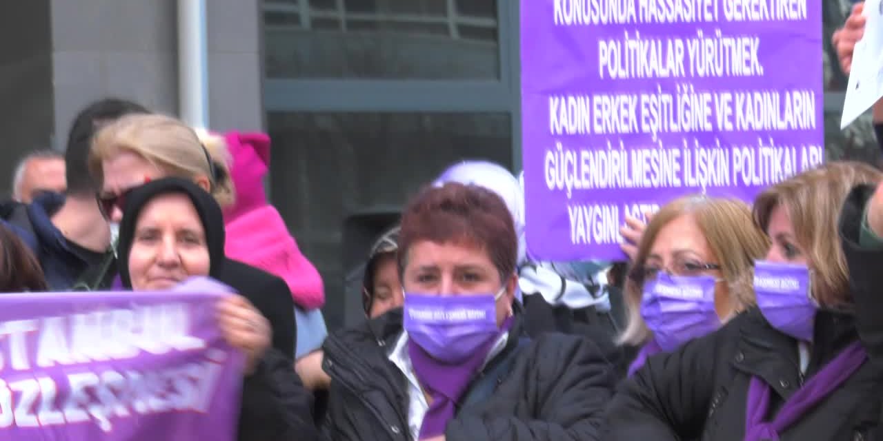 8 Mart etkinliğinde konuşan gündelikçi kadın: O kapıdan içeri girince başımıza neler geldiğini bilmiyorsunuz