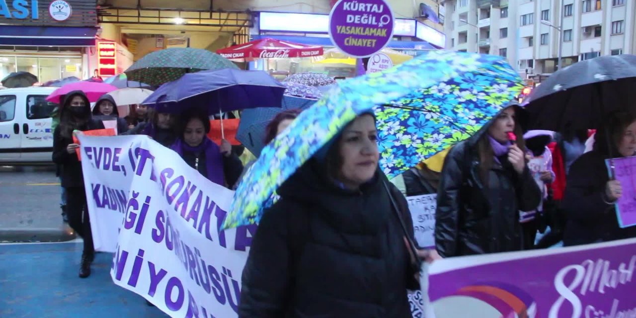 MUĞLA’DA KADINLAR,  "SUSMUYORUZ, KORKMUYORUZ, İTAAT ETMİYORUZ" SLOGANLARIYLA YÜRÜDÜ