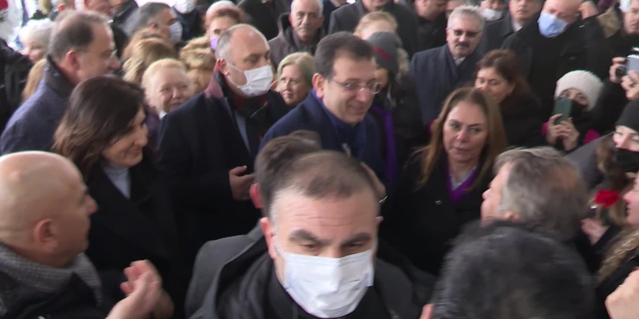 İmamoğlu "Kadın emeği pazarı"nı ziyaret etti: "Kanatlandım, uçacağım şimdi"