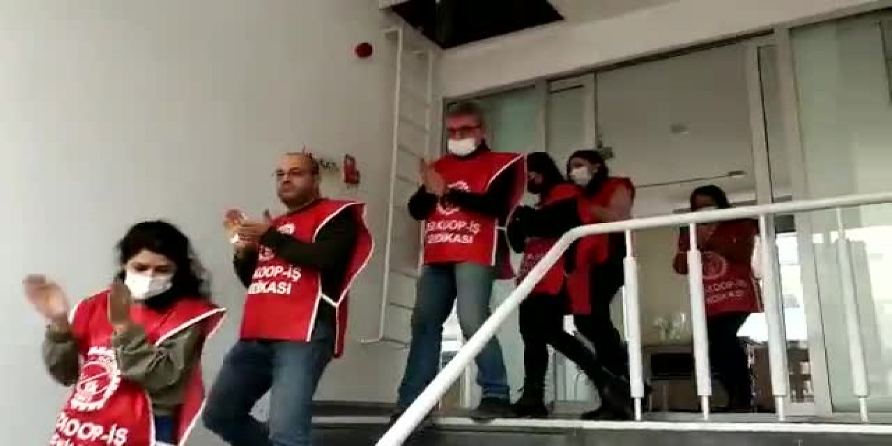 MİMARLAR ODASI ÇALIŞANLARINDAN ALKIŞLI PROTESTO