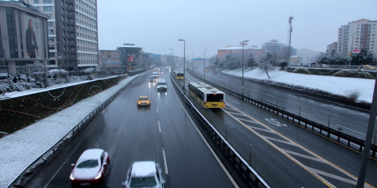 İstanbullular toplu taşımaya yöneldi: Trafik yoğunluğu yüzde 31