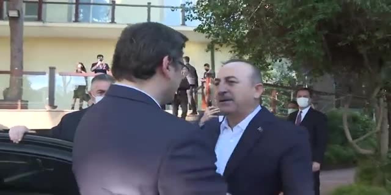 Dışişleri Bakanı Mevlüt Çavuşoğlu, üçlü görüşme öncesi Ukraynalı mevkidaşıyla Kuleba ile bir araya geldi
