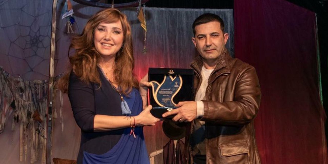 Berna Laçin Kuşadası'nda kadınlar için sahne aldı