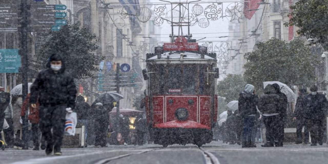 İstanbul'da kar önlemleri: Kamu personeli yarın da izinli, motosikletlerin trafiğe çıkışı yasaklanıyor