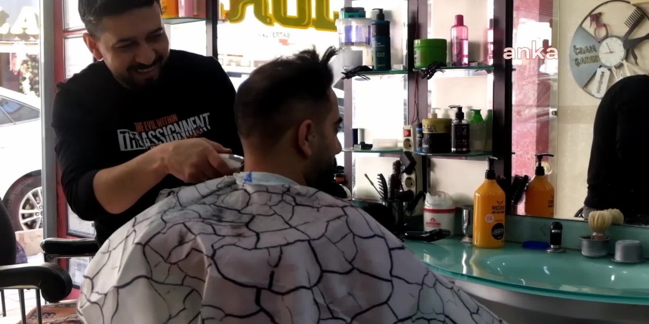 SİİRTLİ BERBER: "MÜŞTERİLER SAZ ÇAL ONDAN SONRA TIRAŞA BAŞLA DİYOR"