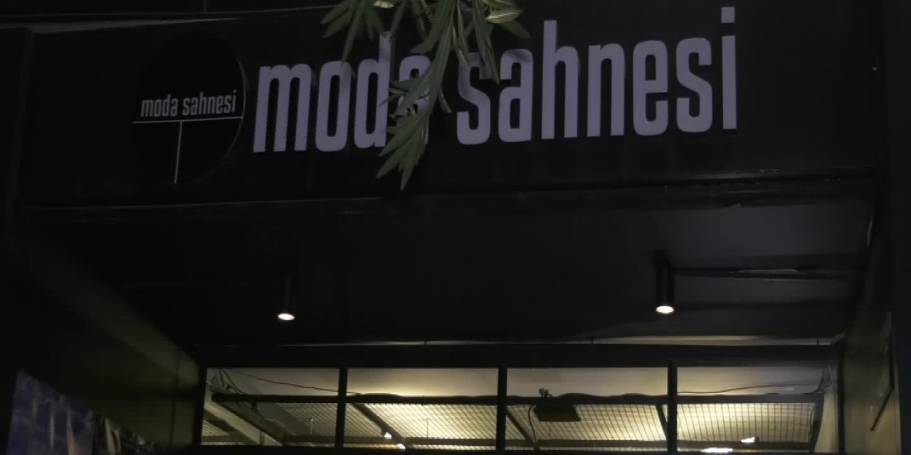 4 SAAT SONRA ELEKTRİĞİ AÇILAN MODA SAHNESİ’NİN SANAT YÖNETMENİ AYDOĞAN: “HİÇBİR ÖZEL TİYATRONUN BUNU ÖDEYEBİLME BÜTÇESİ YOK”