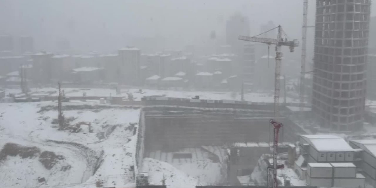 İSTANBUL’DA KAR ETKİLİ OLMAYA DEVAM EDİYOR