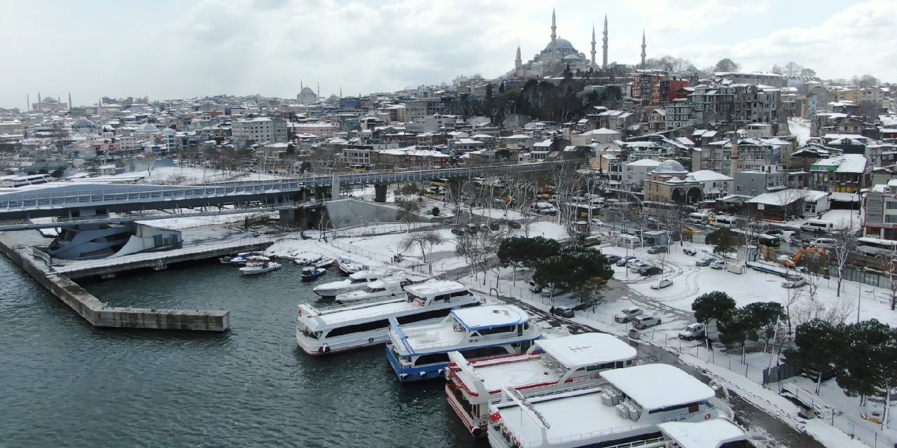 Beyaza bürünen İstanbul havadan görüntülendi