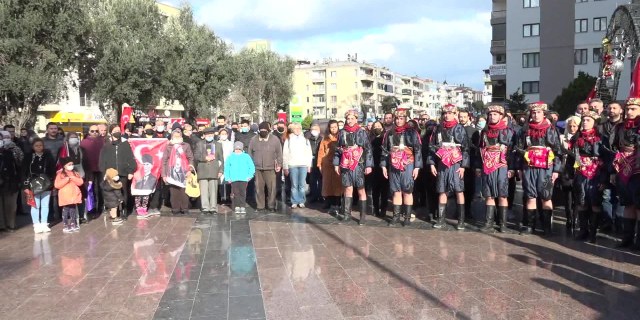 İSTİKLAL MARŞI İÇİN TEK YÜREK