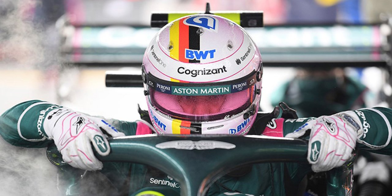 Vettel kaskındaki KKTC bayrağını kaldırdı