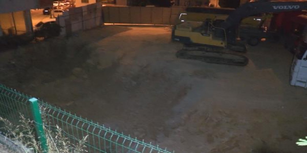 Sancaktepe'de inşaatın istinat duvarı çöktü, bir bina boşaltıldı