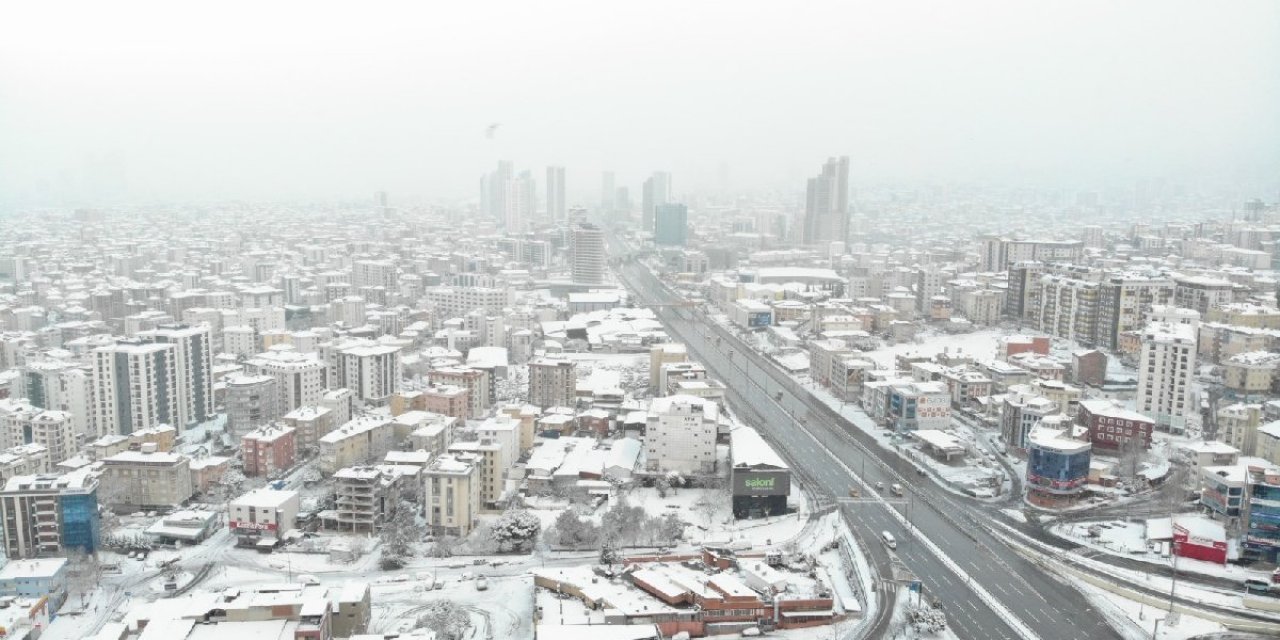 Vatandaşlar kar tedbirlerine uydu! İşte İstanbul'da son durum