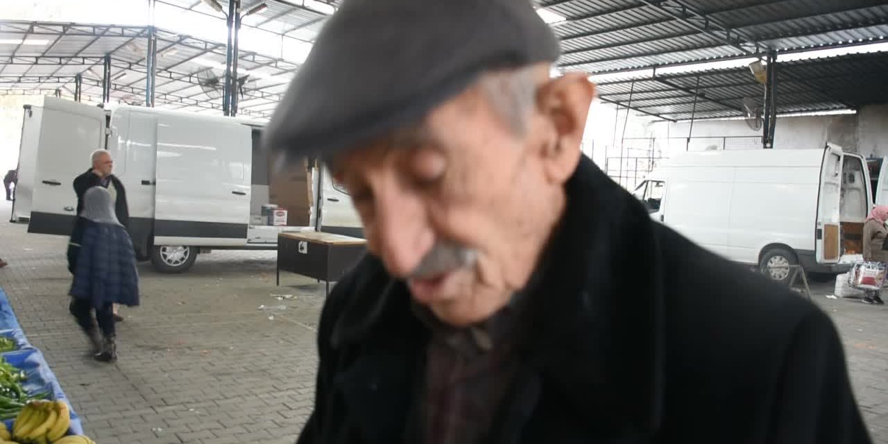 84 YAŞINDAKİ VATANDAŞIN FERYADI: “Kımıldayacak yerimiz kalmadı. Paranın bu kadar öldüğünü görmedim. Para eridi”