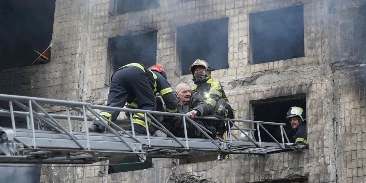 Rus birlikleri Kiev’de bir apartmanı vurdu: 2 ölü, 12 yaralı