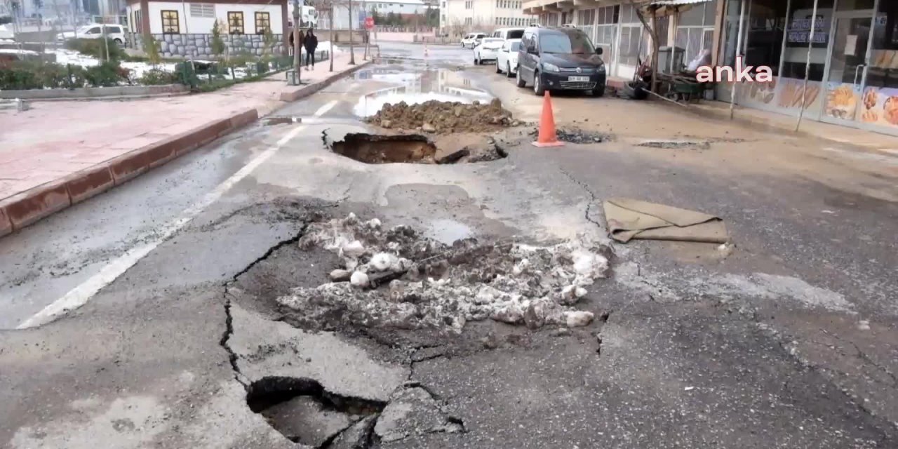 Siirt Belediyesi tarafından 6 ay önce yapılan yol çöktü