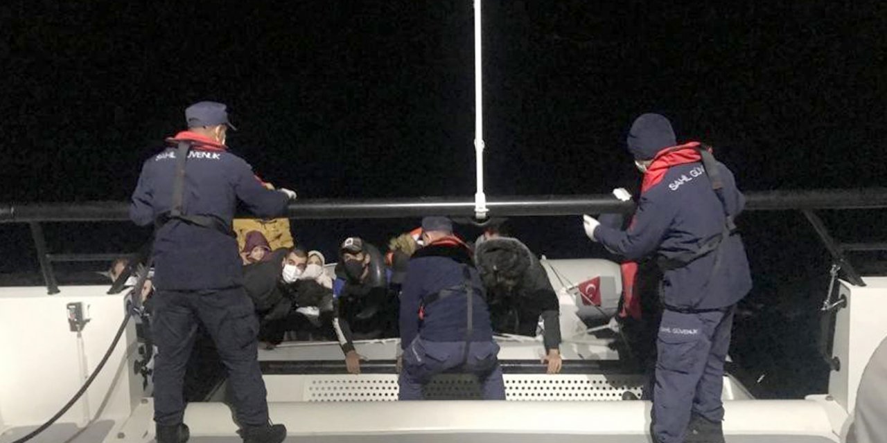 Marmaris’te 29 kaçak göçmen ve 1 Türk organizatör kurtarıldı