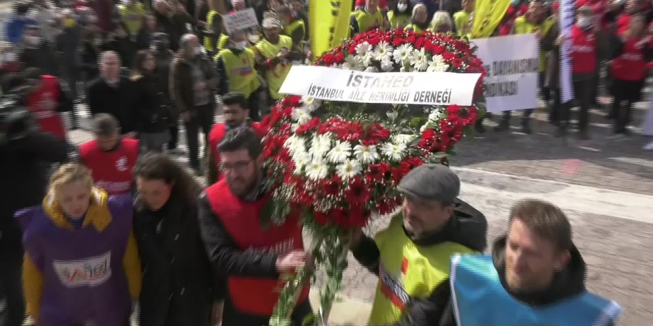 Aile hekimleri Kadıköy'de: "Bilinsin ki bizler vaat aşamasını çoktan geçtik"