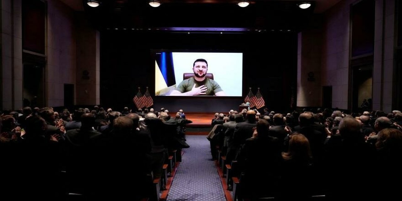 Ukrayna Devlet Başkanı Zelenskiy, ABD Kongresi’ne seslendi: Ayakta alkışladılar