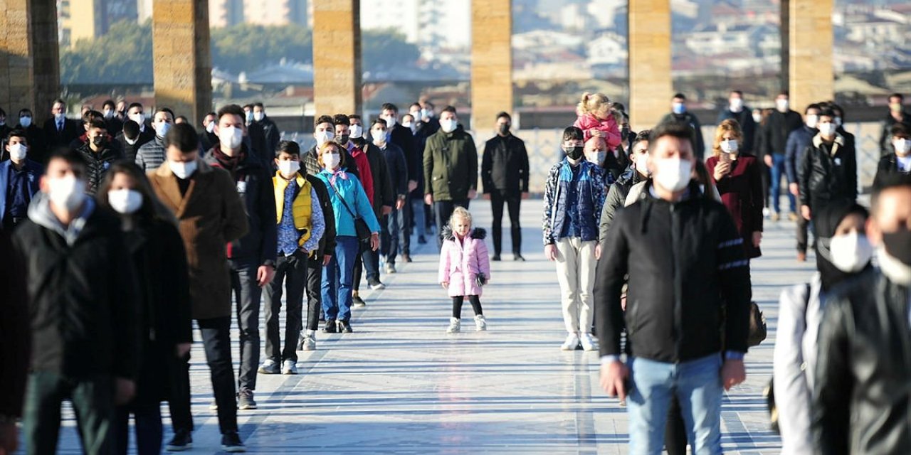 09:05'te zaman durdu! 81 ilde milyonlarca insan sadece Ata'sını düşündü!