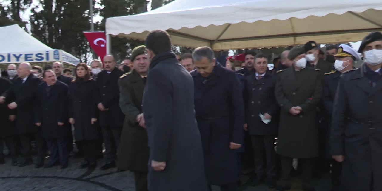 Çanakkale şehitleri İstanbul'da kar altında anıldı