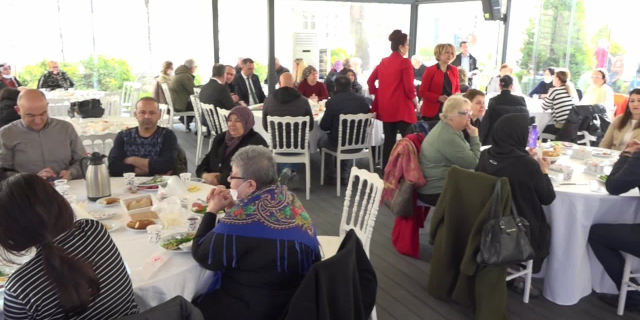 Bornova Belediye Başkanı İduğ, şehit aileleriyle buluştu