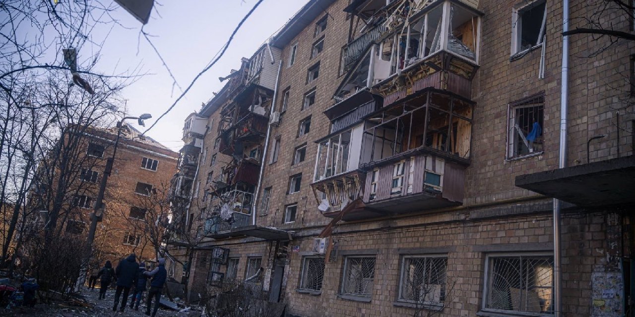 Rusya, Kiev’de 5 katlı apartman vurdu: Ölü sayısı artıyor