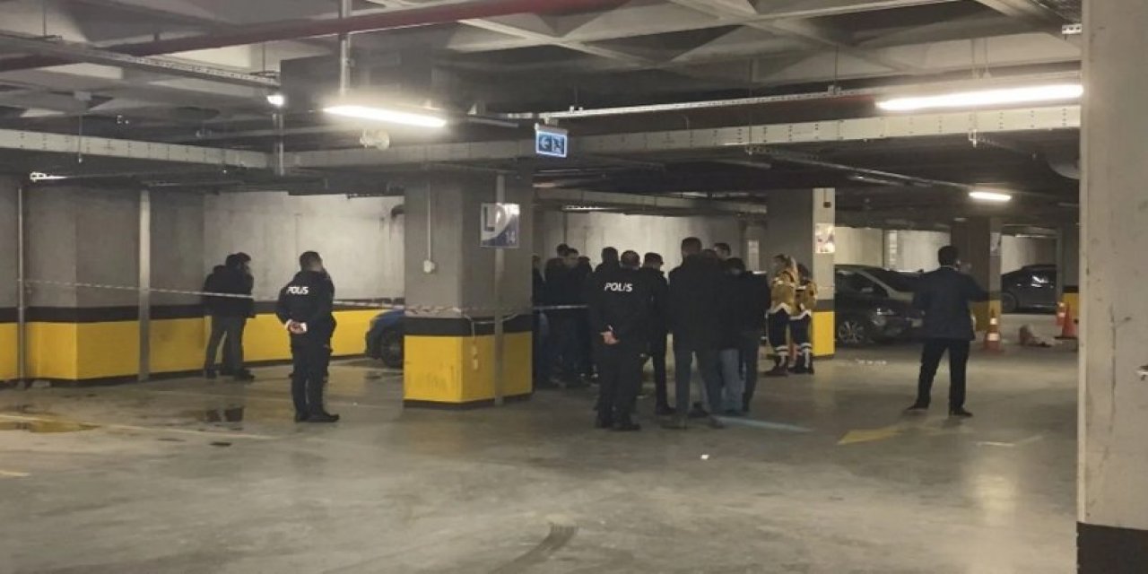 Bakırköy'de AVM'de dehşet: Tartıştığı kadını öldürüp intihar etti!