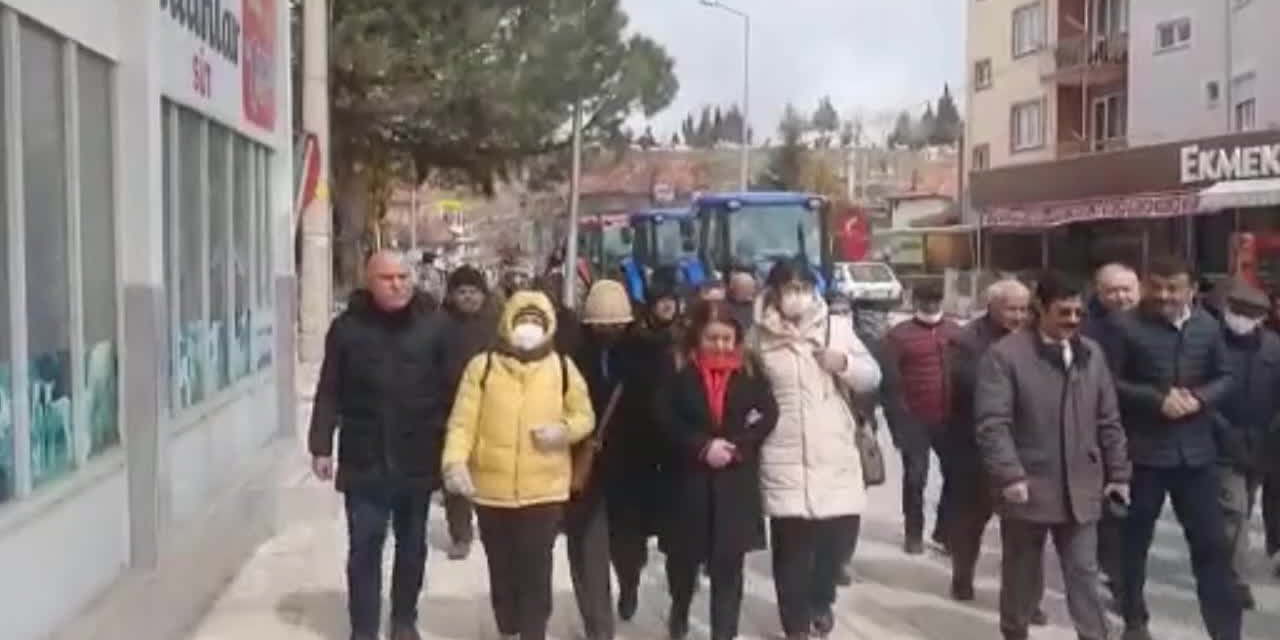 Denizli'de çiftçi ve esnaftan traktörlü protesto