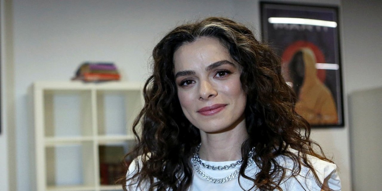 Özge Özpirinçci setlere dönüyor: Ünlü yönetmenin projesine 'evet' dedi