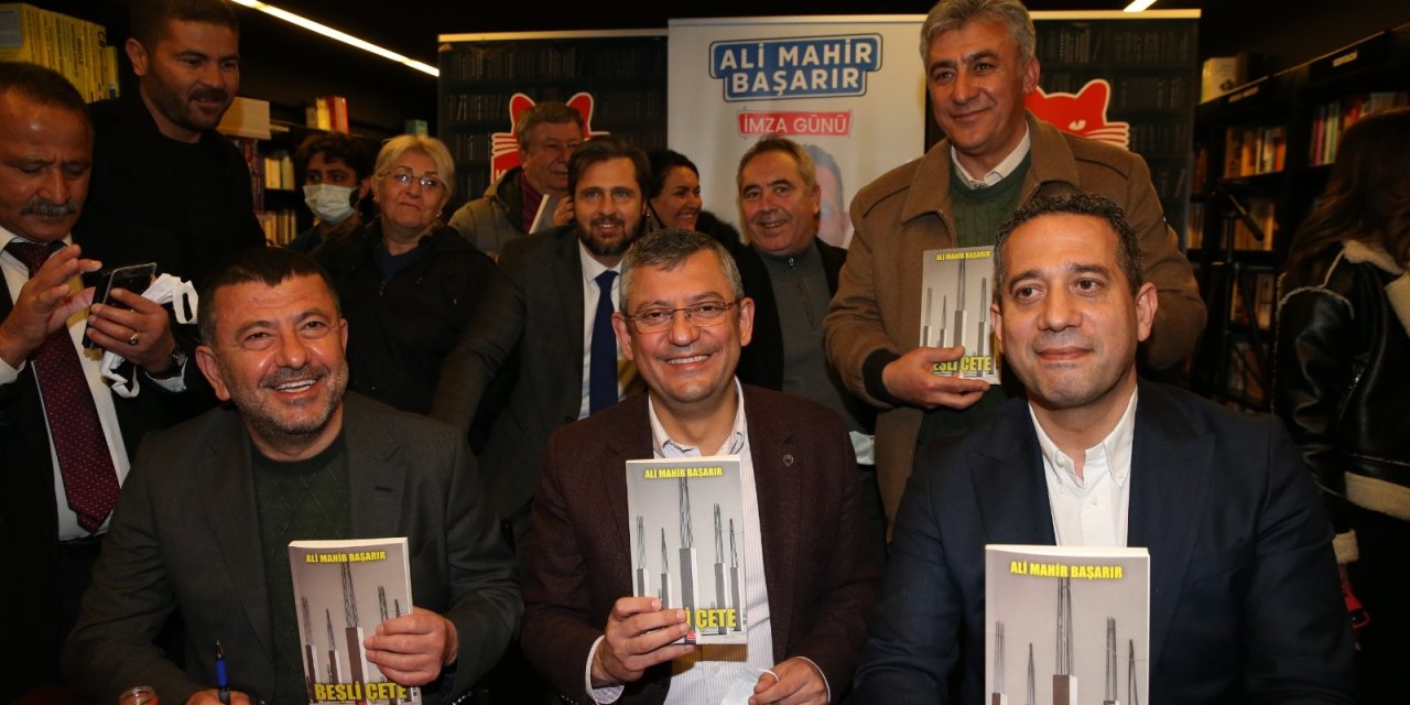 Karşıyaka'da 'Beşli Çete' kitabına büyük ilgi