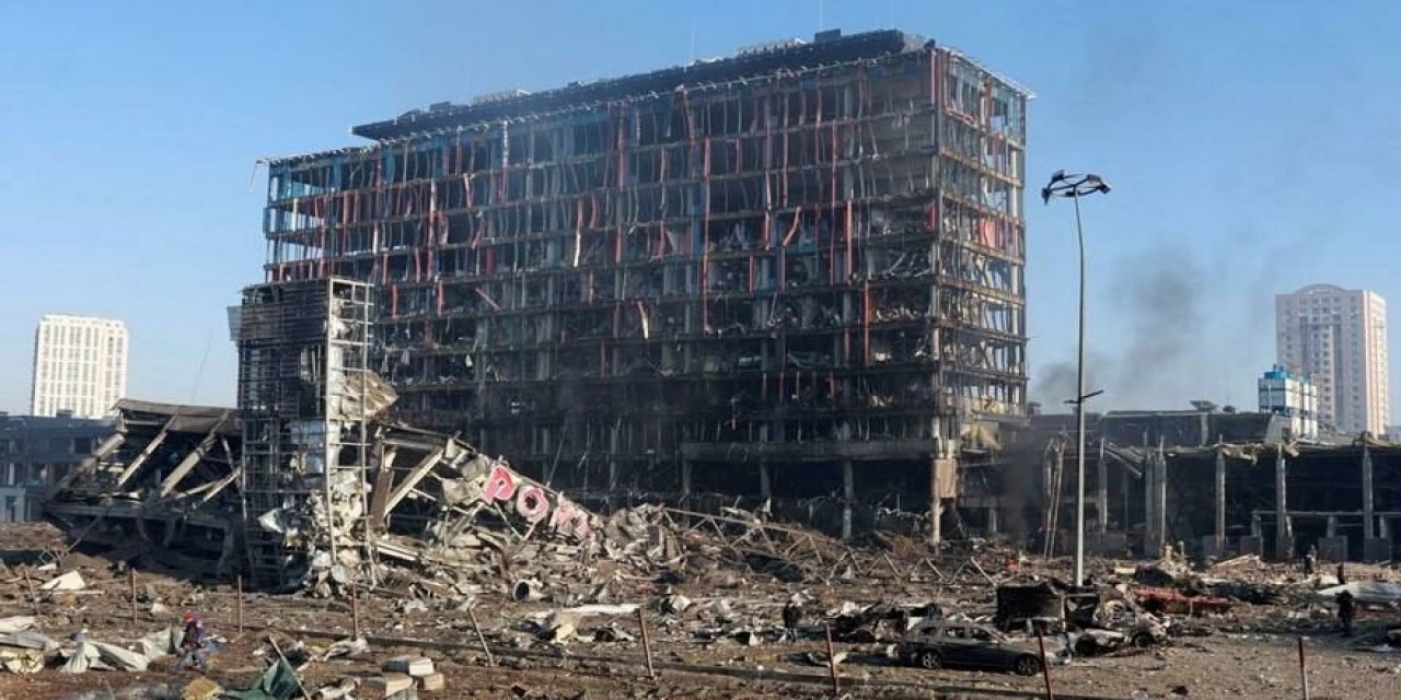 Rusya Kiev’i vurdu, enkaz altında kurtarma çalışmaları sürüyor