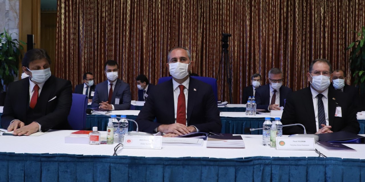 Bakan Gül ekonominin kötü gidişatının nedenini mi tarif etti? 'EKONOMİK KALKINMA ANCAK ŞEFFAF HUKUK DEVLETİNDE MÜMKÜNDÜR'