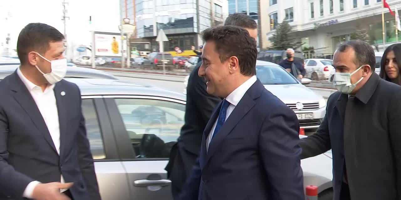 İstişare turuna çıkan Babacan, İlk ziyaretini Akşener'e yaptı