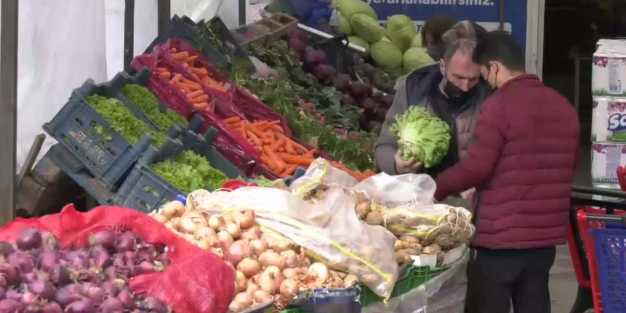 Bakan Nebati'nin sözlerine vatandaşlardan tepki: "Hiç kimse bu ülkede kalmak istemiyor, herkesin gelecek kaygısı var"