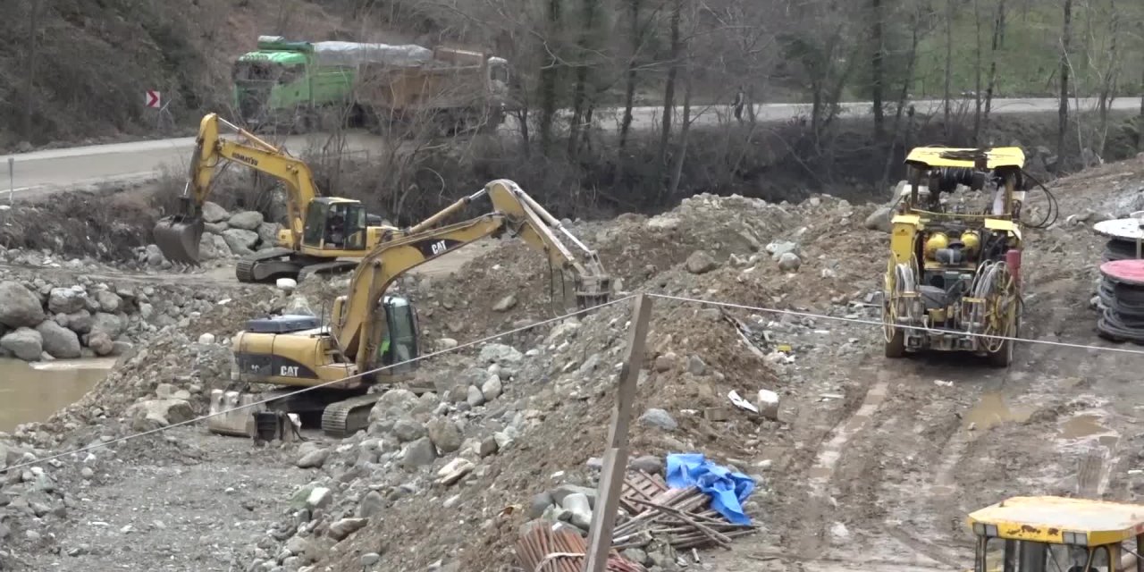 Trabzon'da HES inşaatını durduran bölge sakinleri: "Sel ve heyelan tehlikesi var, şirketin ÇED kararı hileli"