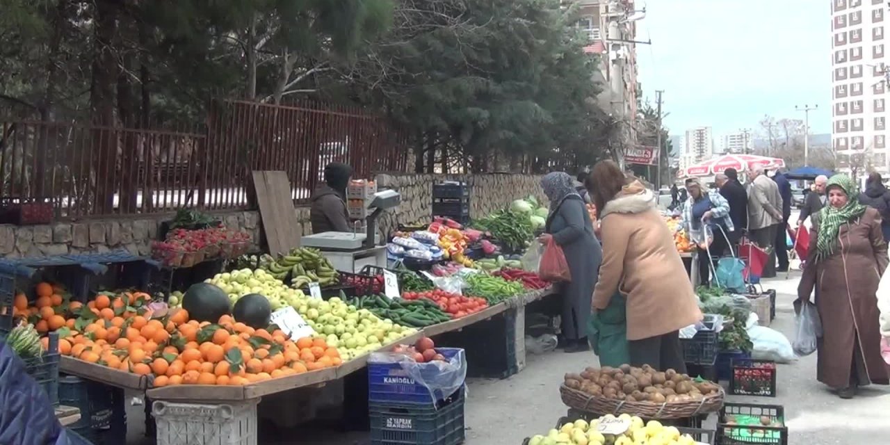 Mardinli pazarcı: "Şu an evimize ekmek götüremiyoruz desek yeridir"