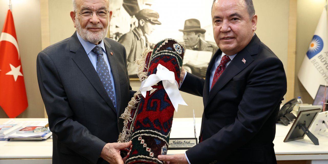 Temel Karamollaoğlu, Muhittin Böcek'i ziyaret etti