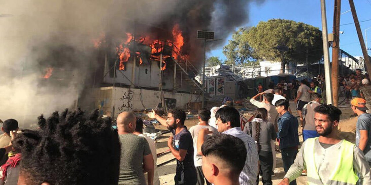 Başbakan Angela Merkel,  adalardan 1500 mülteciyi Almanya’ya kabul etmeye hazırlanıyor.