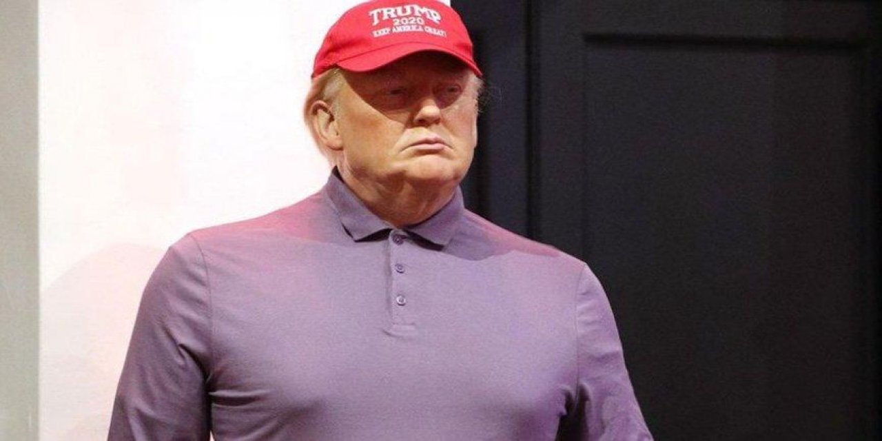 Dünyaca ünlü müzeden Donald Trump'a olay gönderme! Kıyafetini bakın neyle değiştirdi?