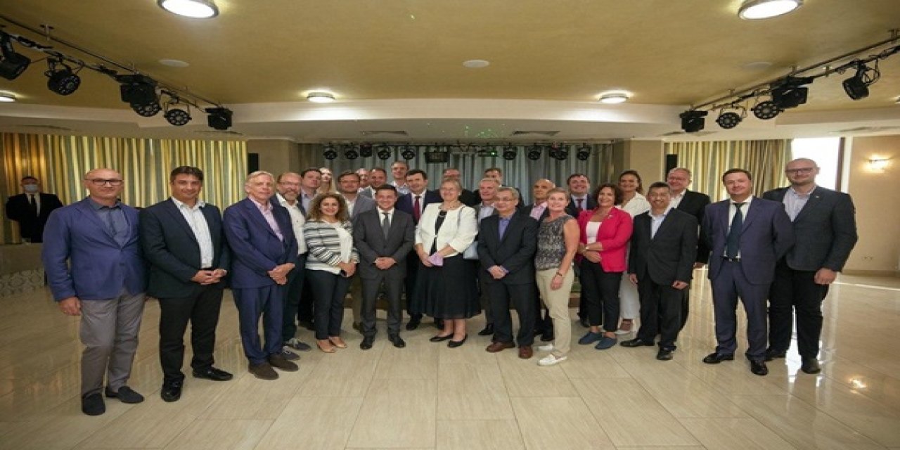 Ukrayna Devlet Başkanı Zelenskiy’den yabancı şirketlere yatırım çağrısı