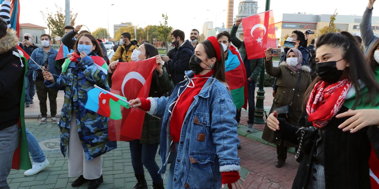 Azerbaycan'ın Karabağ zaferi Eskişehir'de coşkuyla kutlandı