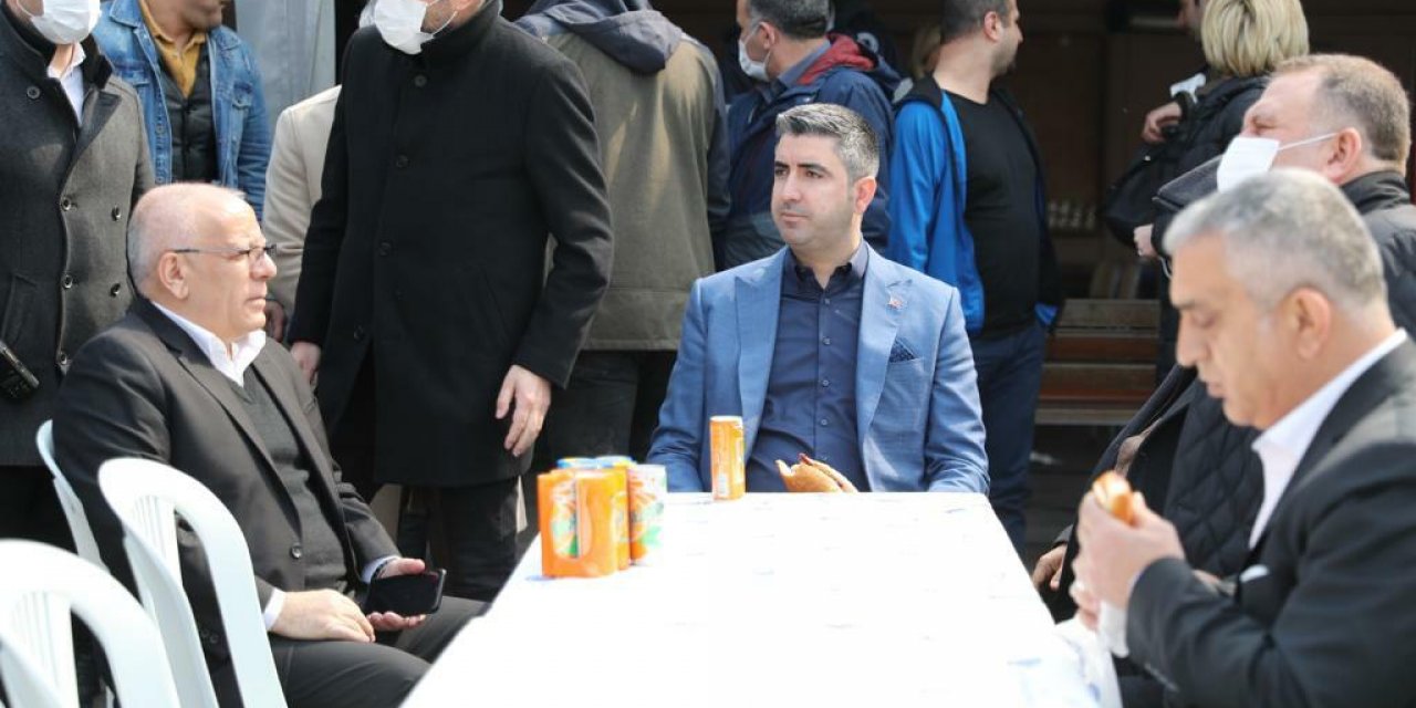Kartal Belediye Başkanı Yüksel, belediye personeli ile sucuk-ekmek etkinliğinde buluştu