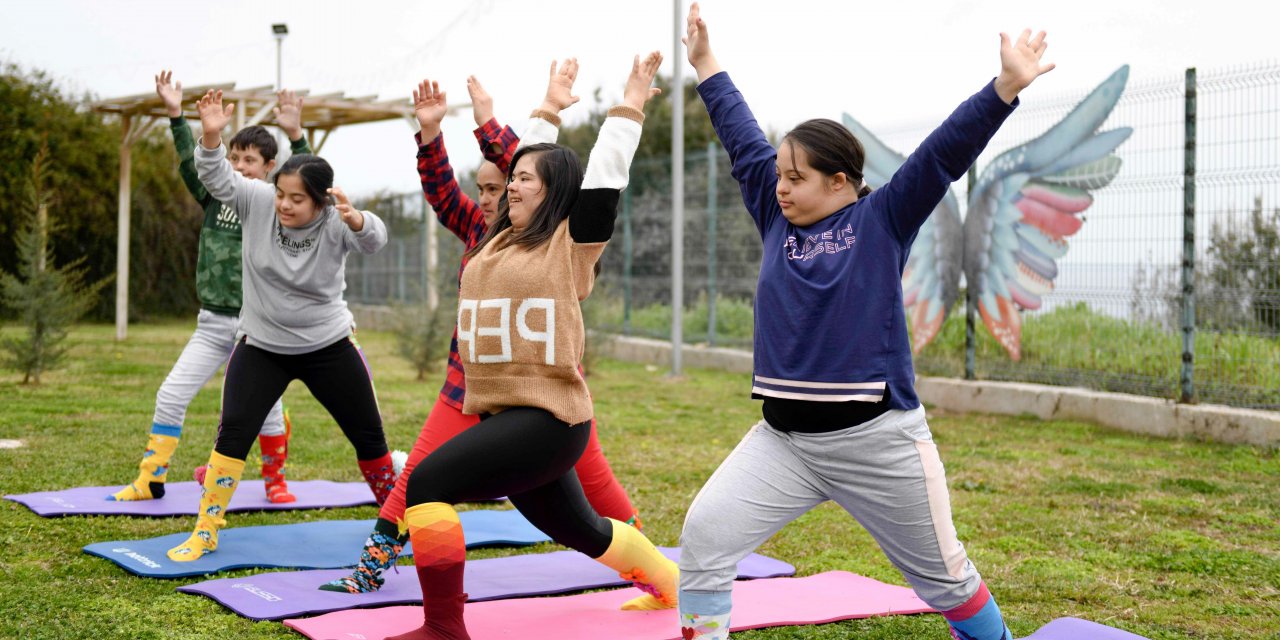 Muratpaşa'da down sendromlu çocuklara yoga kursu