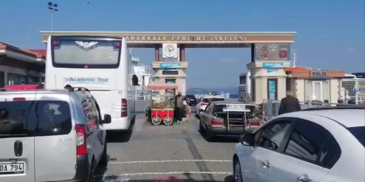 1915 Çanakkale Köprüsünde ‘200 liracık’ tarifesine geçildi, yurttaşlar feribot kuyrukları oluşturdu
