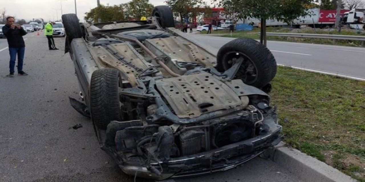 Takla atan otomobilin sürücüsü araçtan fırladı