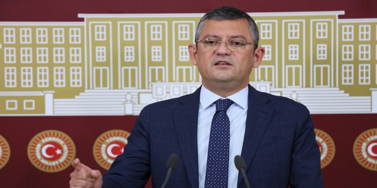 CHP'li Özgür Özel, masadaki son anketleri açıkladı: 'Bomba gibi bir seçim bildirgesine herkes hazır olsun'