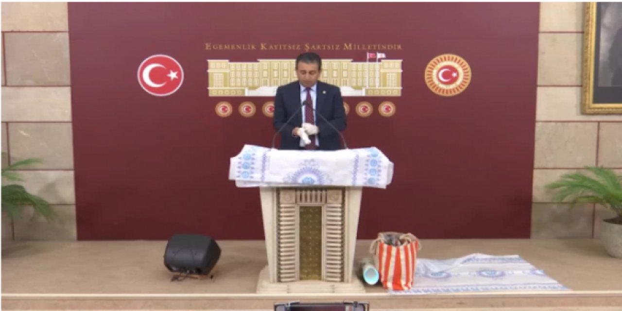 CHP'li vekil Avrupa'dan gelen 'çöpleri' TBMM'de sergiledi: 'Türkiye'ye bu ürünlerin getirilmesi ihanettir'