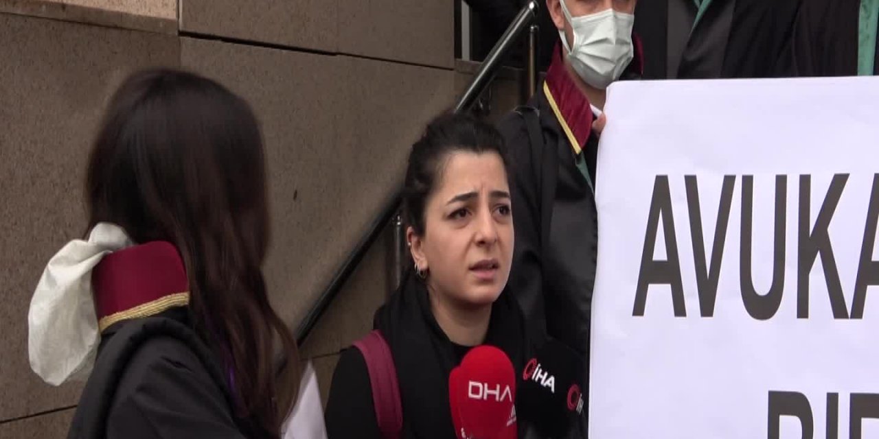 Avukatlar, Avukatlar Günü'nde İstanbul Adliyesi'nde buluştu: "Yüzlerce meslektaşımız hapishanelerde alıkonuluyor"