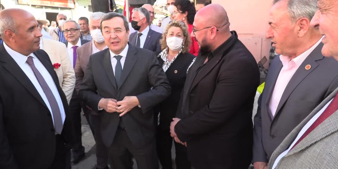 Roman kanaat önderi Cumhur Yetişir’in adı, Konak’ta yaşadığı sokağa verildi