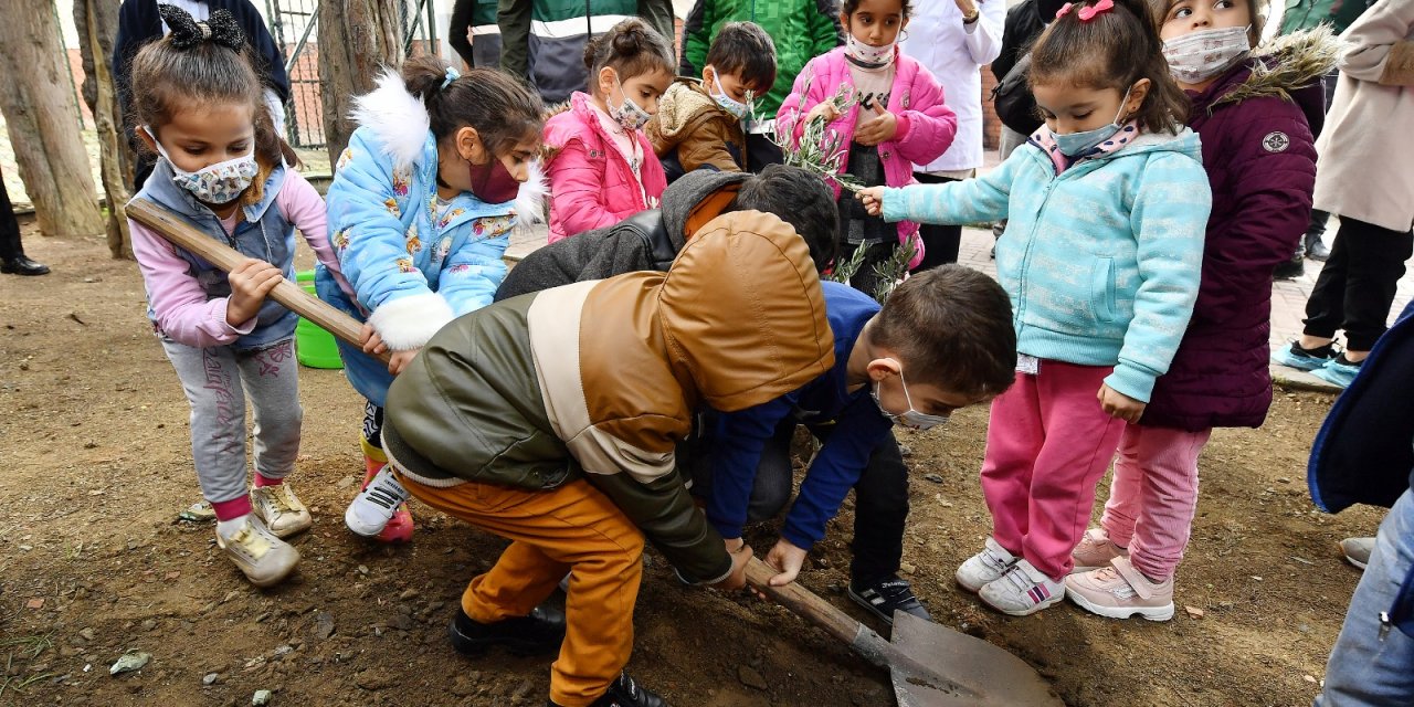 BÜYÜK BEĞENİ TOPLAYAN KAMPANYA TÜM İSTANBUL'A YAYILDI, İMAMOĞLU: HAYATI VE ÇEVREYİ YEŞİLLENDİRMEK ÇOK DEĞERLİ